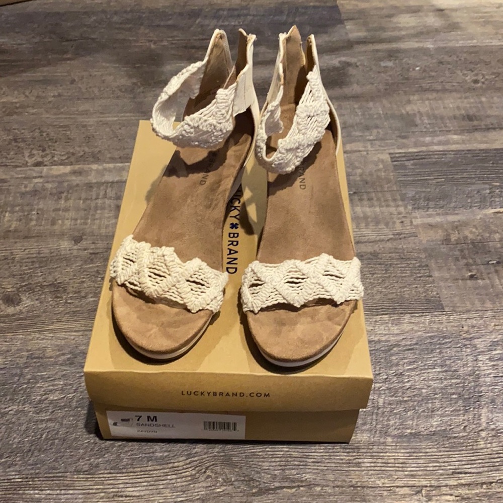 Lucky Brand Kaydyn in Sanshell